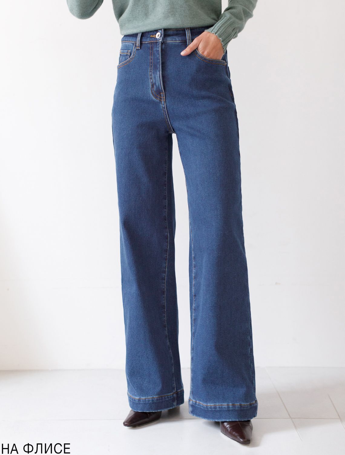 Джинсы-трубы из эластичного денима на флисе