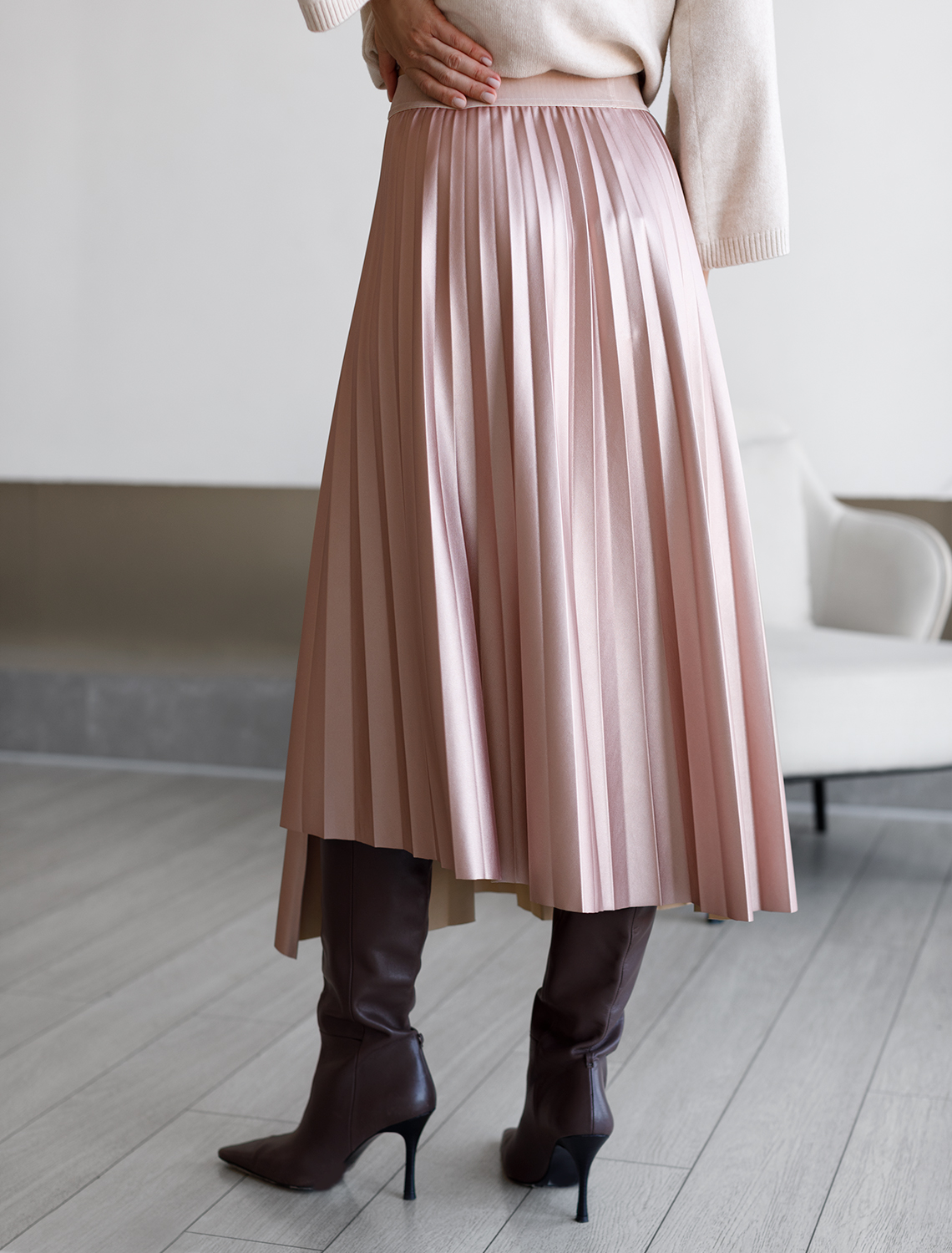 Юбка на резинке из эко-кожи с перламутровым покрытием