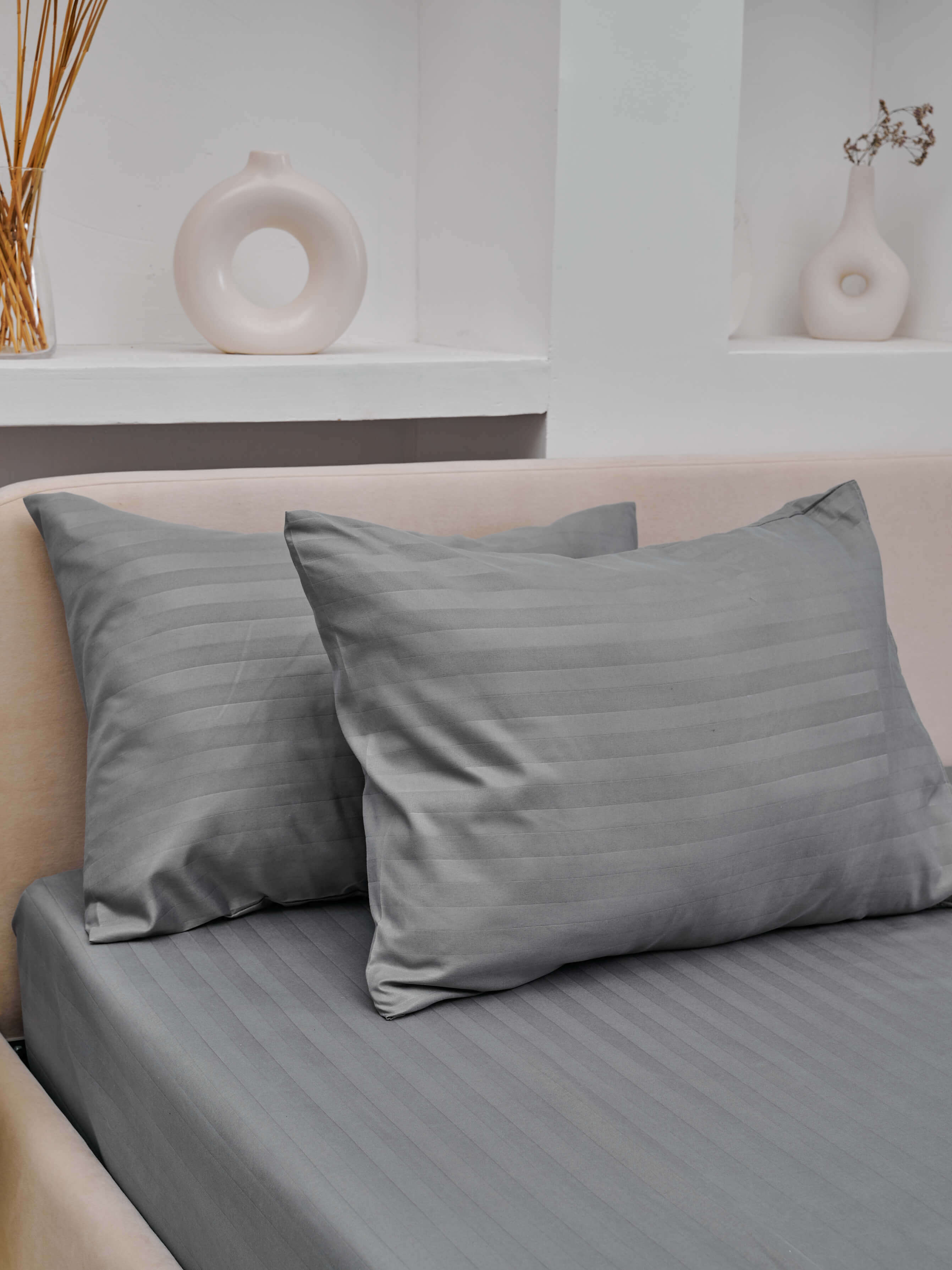 Комплект наволочек микрофибра страйп / Светлый серый