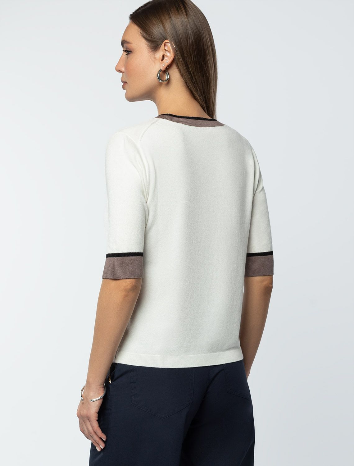 Ст.цена 1990р Джемпер тонкой вязки из вискозы D39.343 натуральный белый