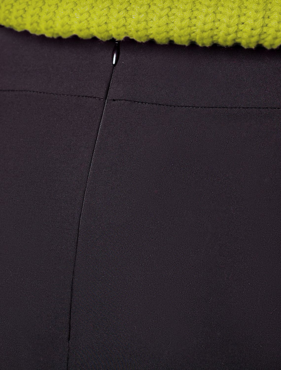 Ст.цена 1590р Мини-юбка из эластично поливискозы без подкладки D26.450 черный