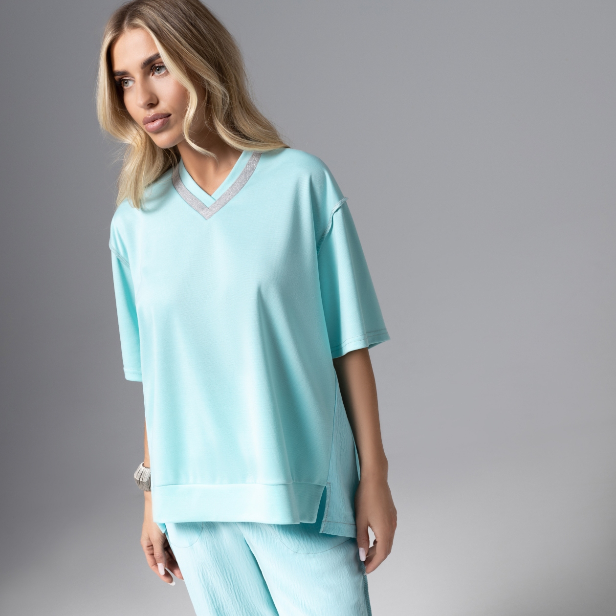 Ст.цена 2390р. Футболка со швами наружу, Элегантность в движении