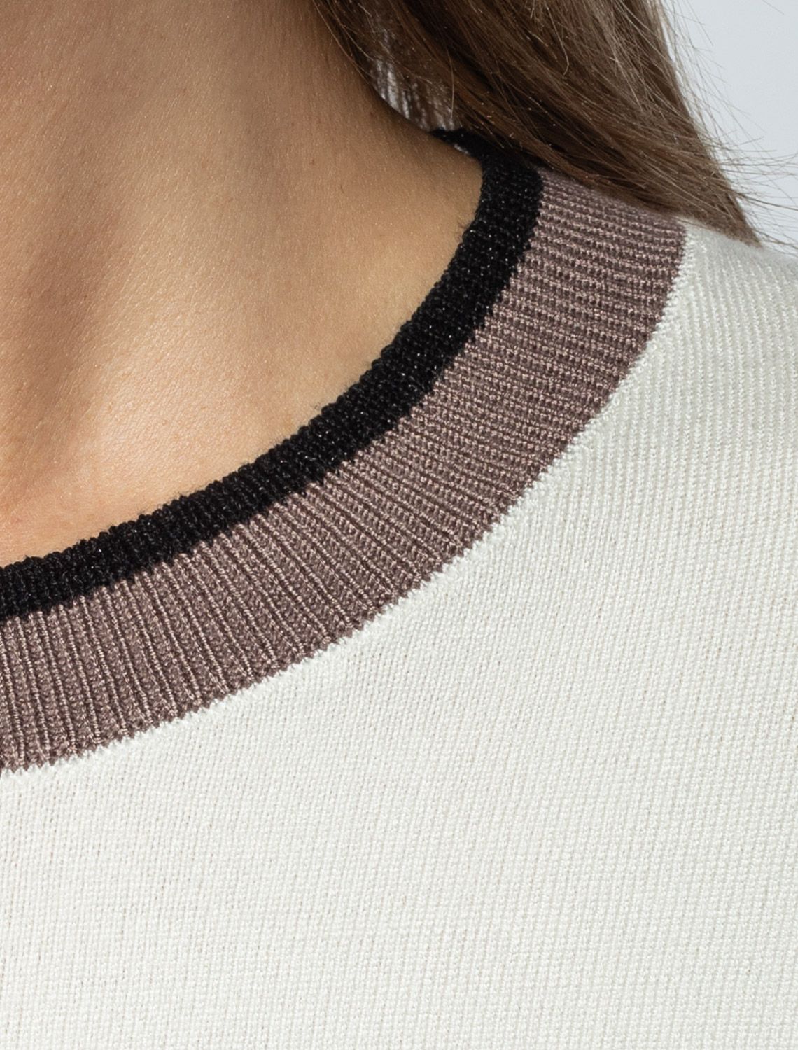 Ст.цена 1990р Джемпер тонкой вязки из вискозы D39.343 натуральный белый