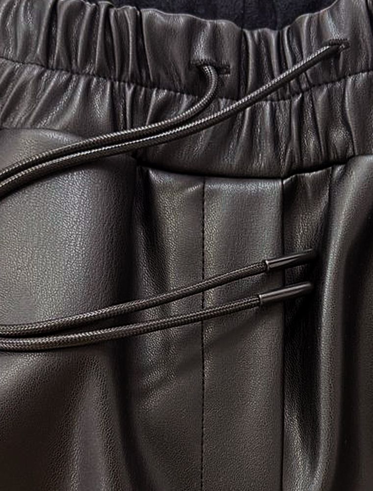 Широкие кожаные брюки-трубы с поясом D24.272 черный