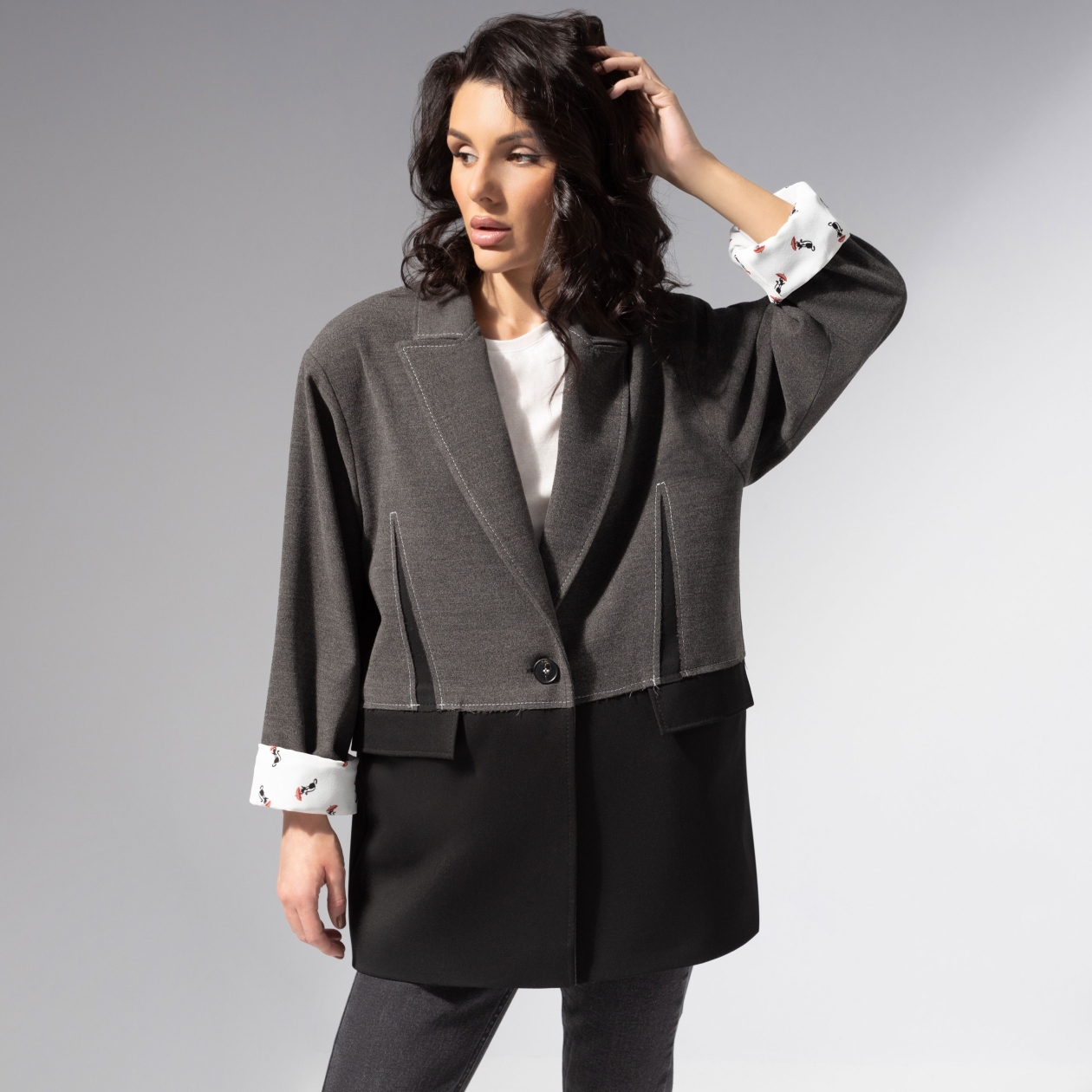 Ст.цена 3990р. Жакет с контрастными швами, Решительный ход