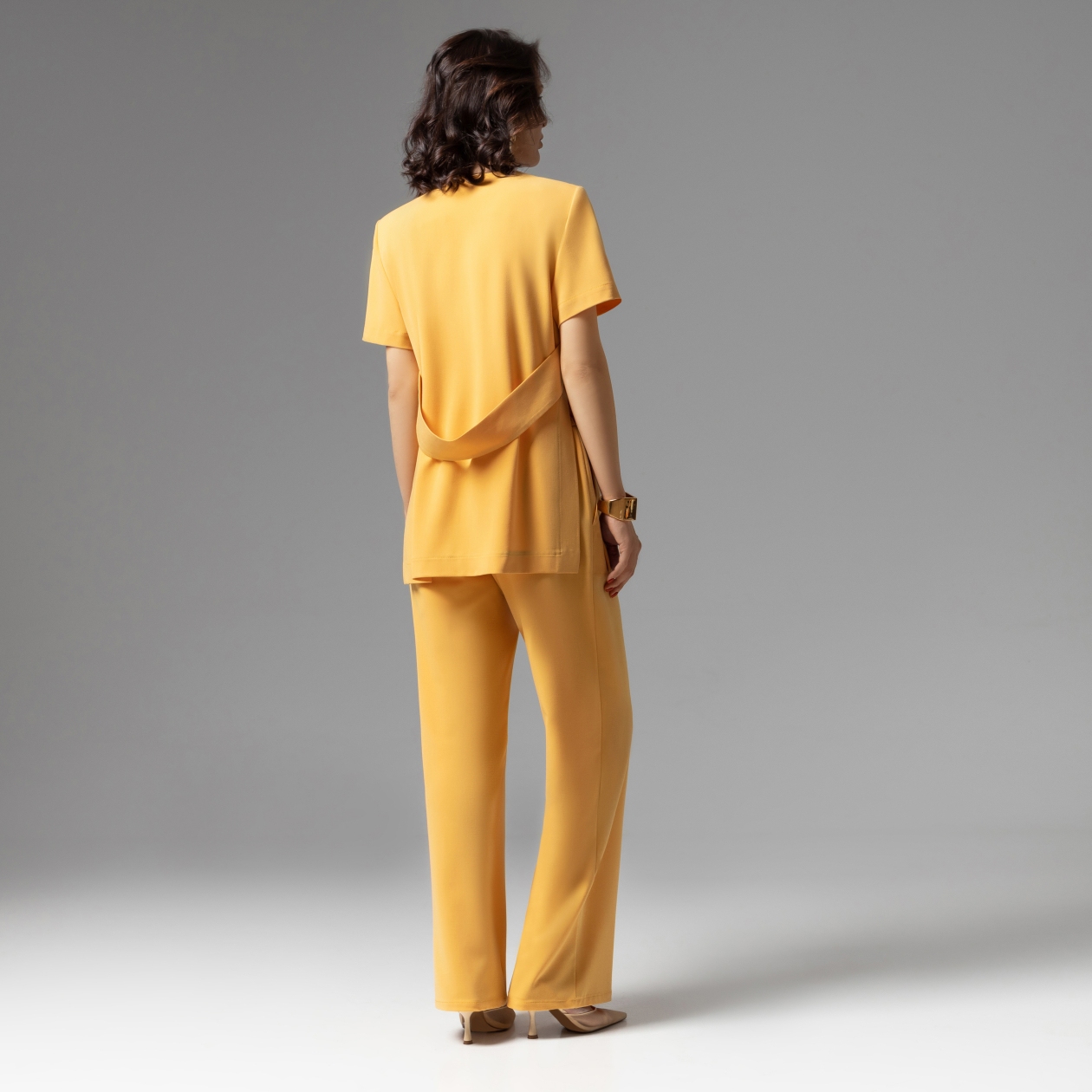 Ст.цена 4490р. Брючный костюм с разрезами, На шаг впереди моды (яркий)