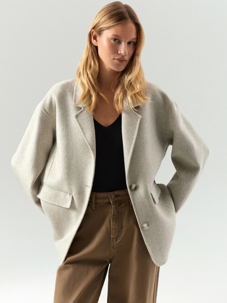 Полупальто из шерсти ,
70% шерсть, 20% полиэстер, 10% вискоза ,