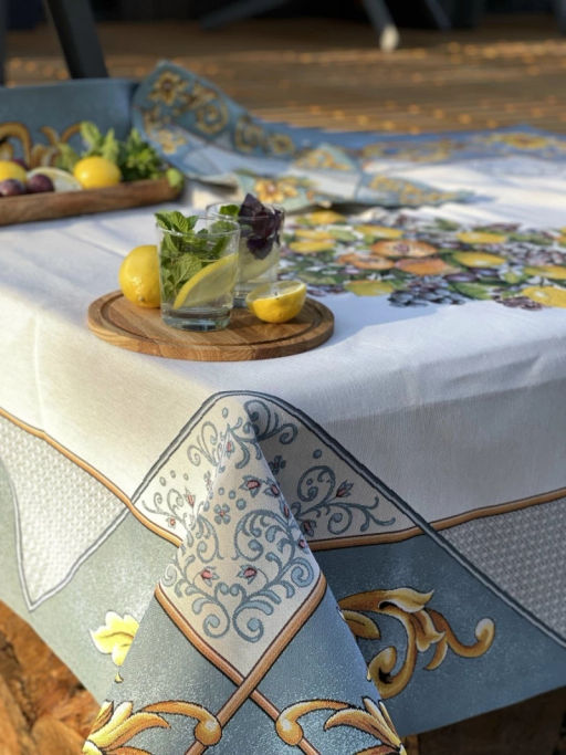 Фруктовое ассорти голубой бордюр Скатерть 140х240 см 2101383