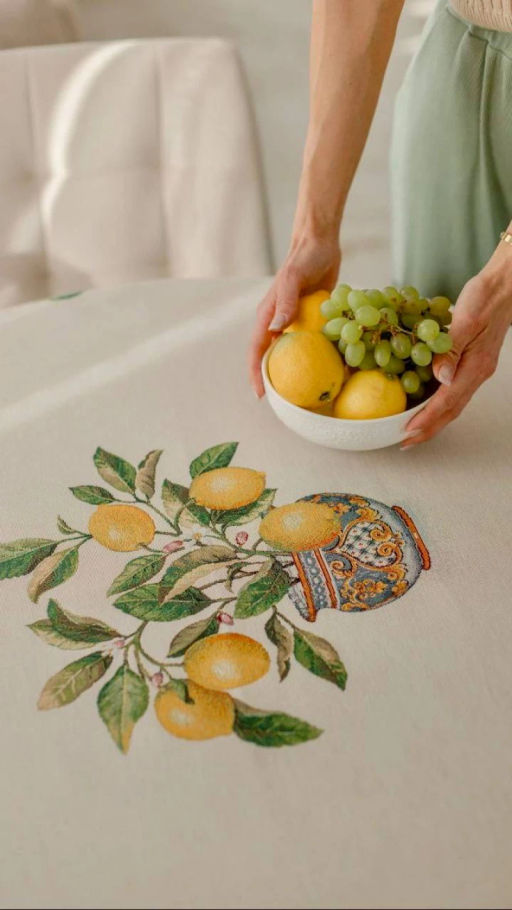 Лимоны в вазе Скатерть круг д165 см 2102557