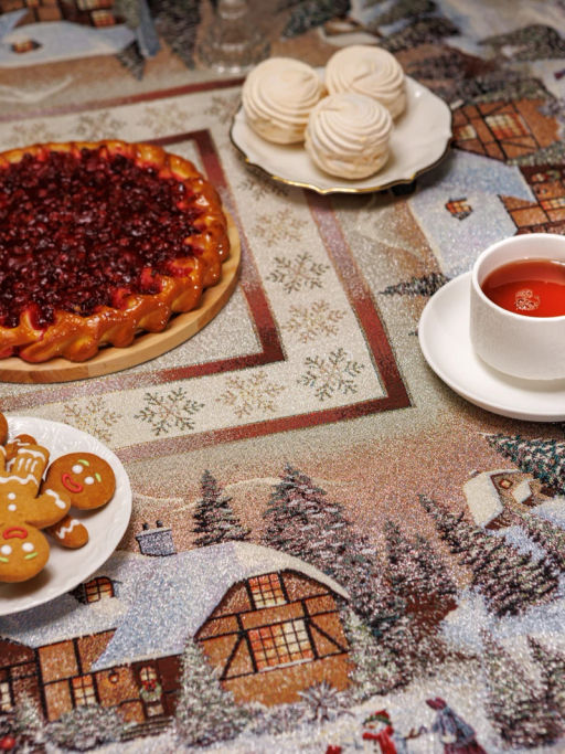 Новогодний вечер бежевый фон Снежинки Скатерть 140х140 см 2103972