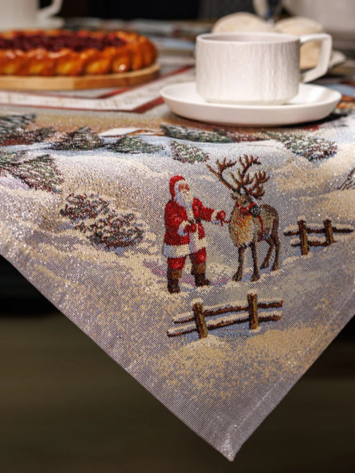 Новогодний вечер бежевый фон Снежинки Скатерть 140х140 см 2103972