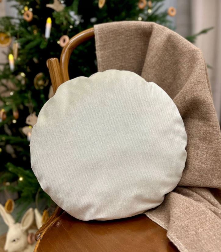 Новогодний вечер беж Дом серый Подушка д44 см 2520565