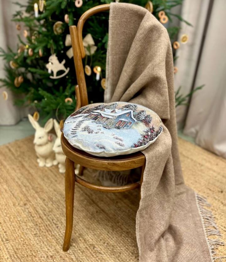 Новогодний вечер беж Дом серый Подушка д44 см 2520565