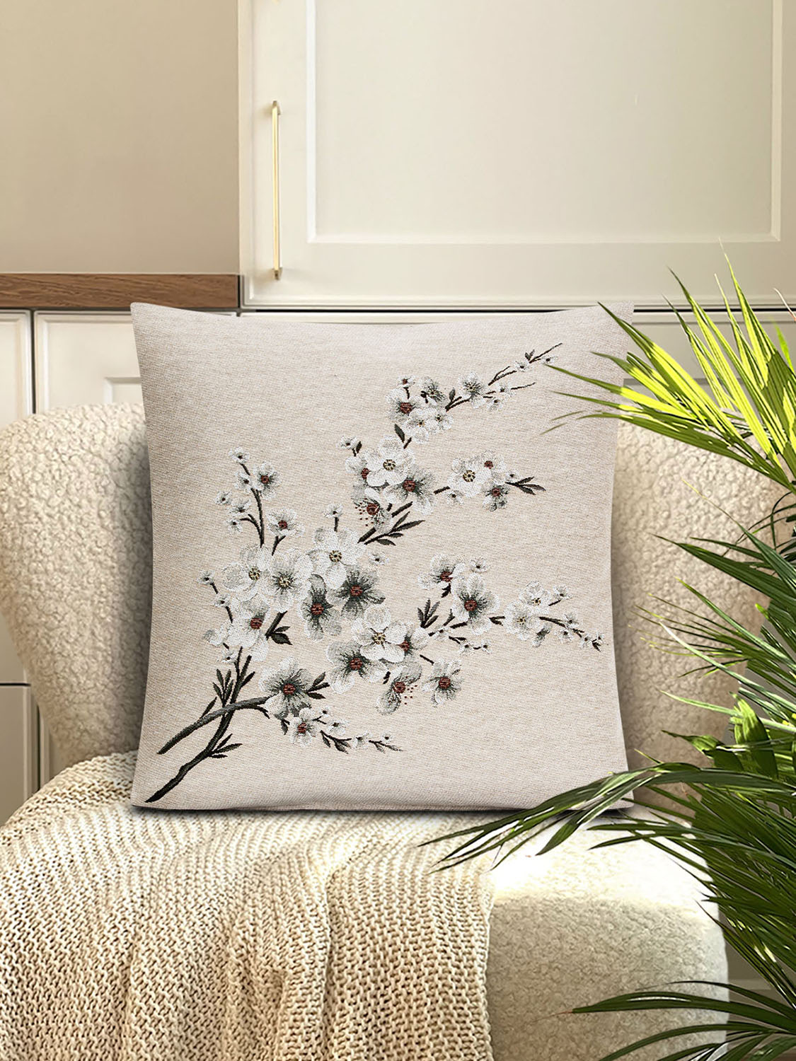 Цветущая вишня Наволочка 45х45 см 2107882