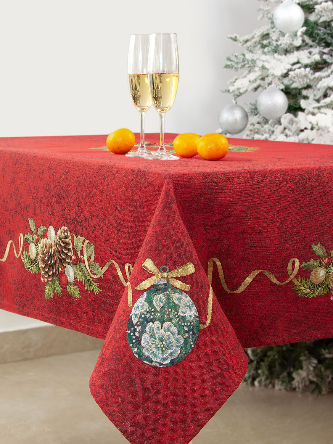 Венок из нобилиса красный фон Скатерть 165х360 см 2107836 золото