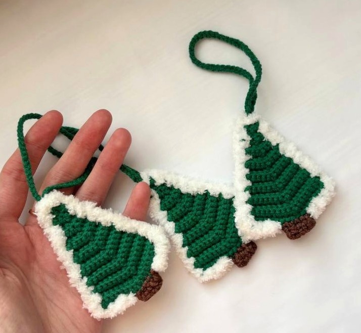 Вязаная ёлочка (брелок/ обвес/ магнит)