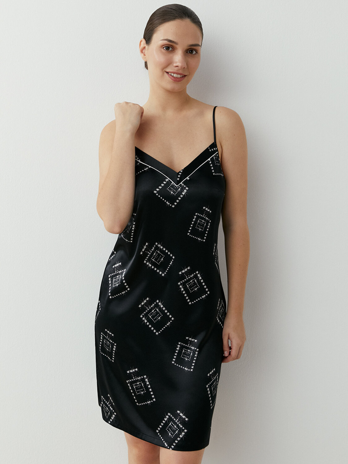 ст. цена1666руб.! Omsa Сорочка OmD 0111D LOVE Сорочка принт. жен. (на узких бретелях принт), PLNero/Multicolor (Мультиколор)