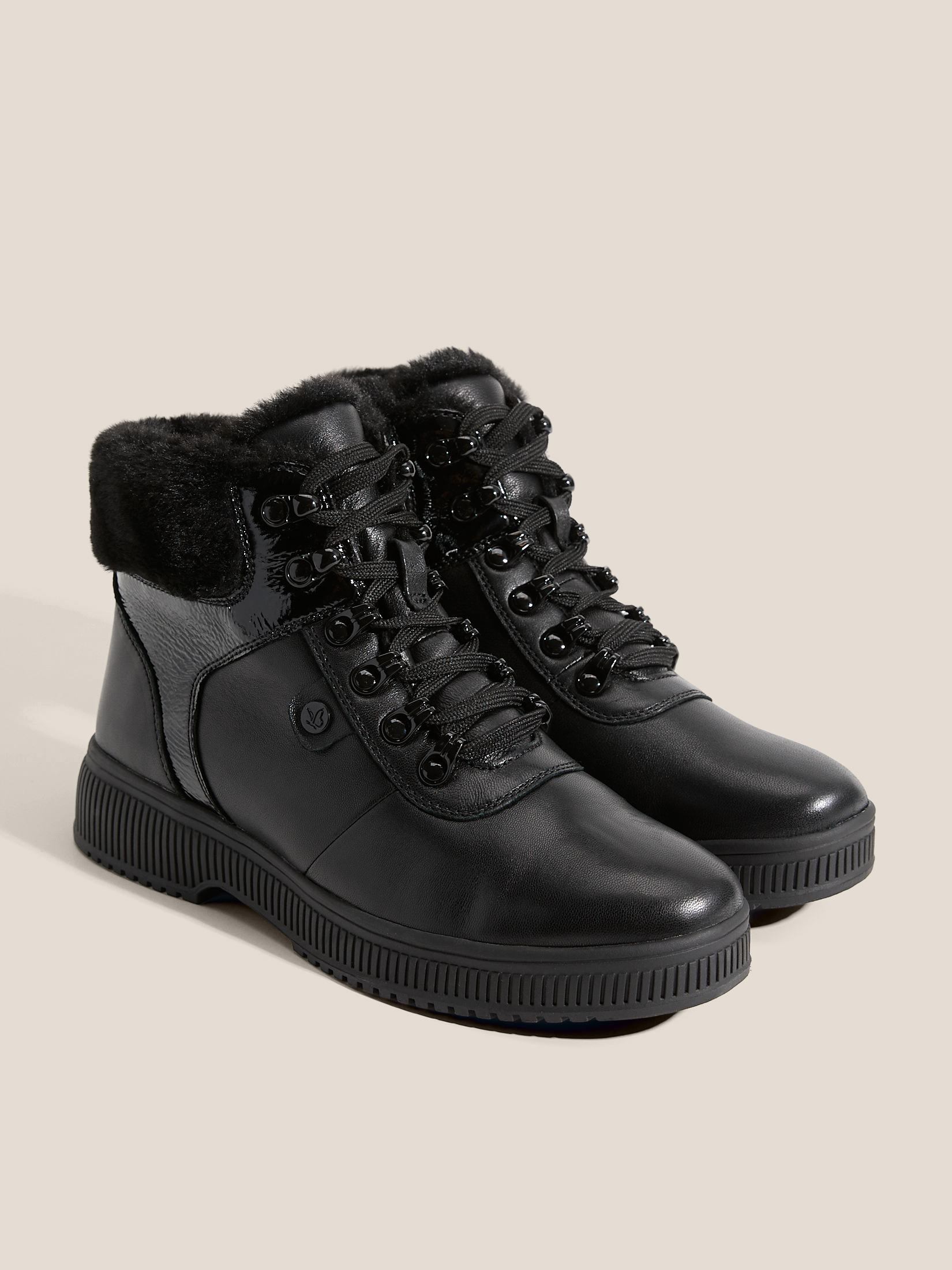 7695 р. 13500 р. Женские ботинки CAPRICE KAIA