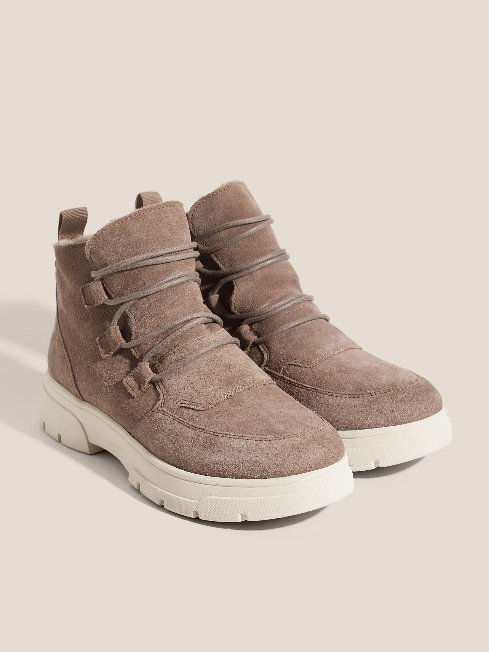 9120 р. 16000 р. Женские ботинки CAPRICE DENISE