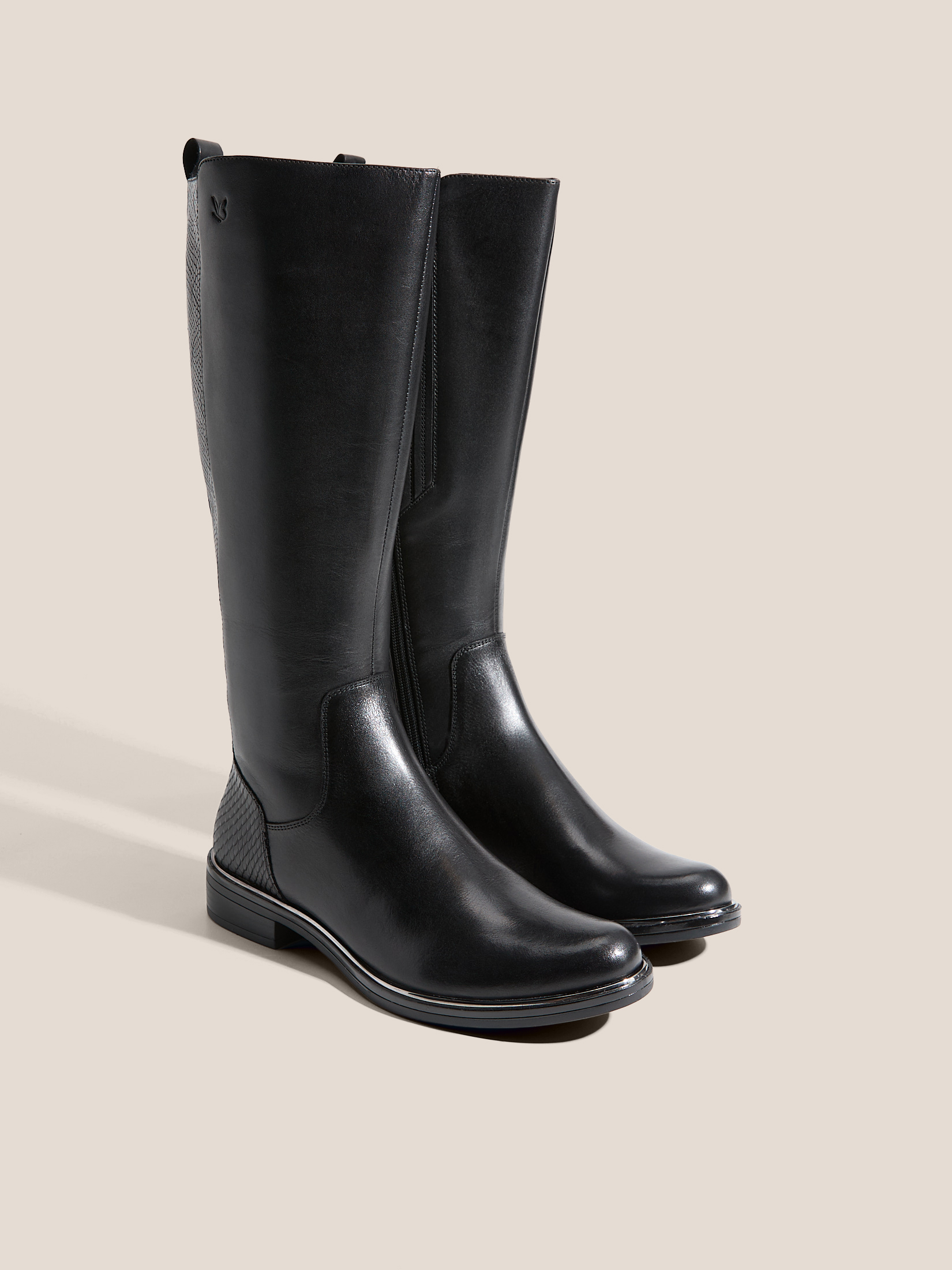 11400 р. <s>20000 р. Женские сапоги CAPRICE KANIA