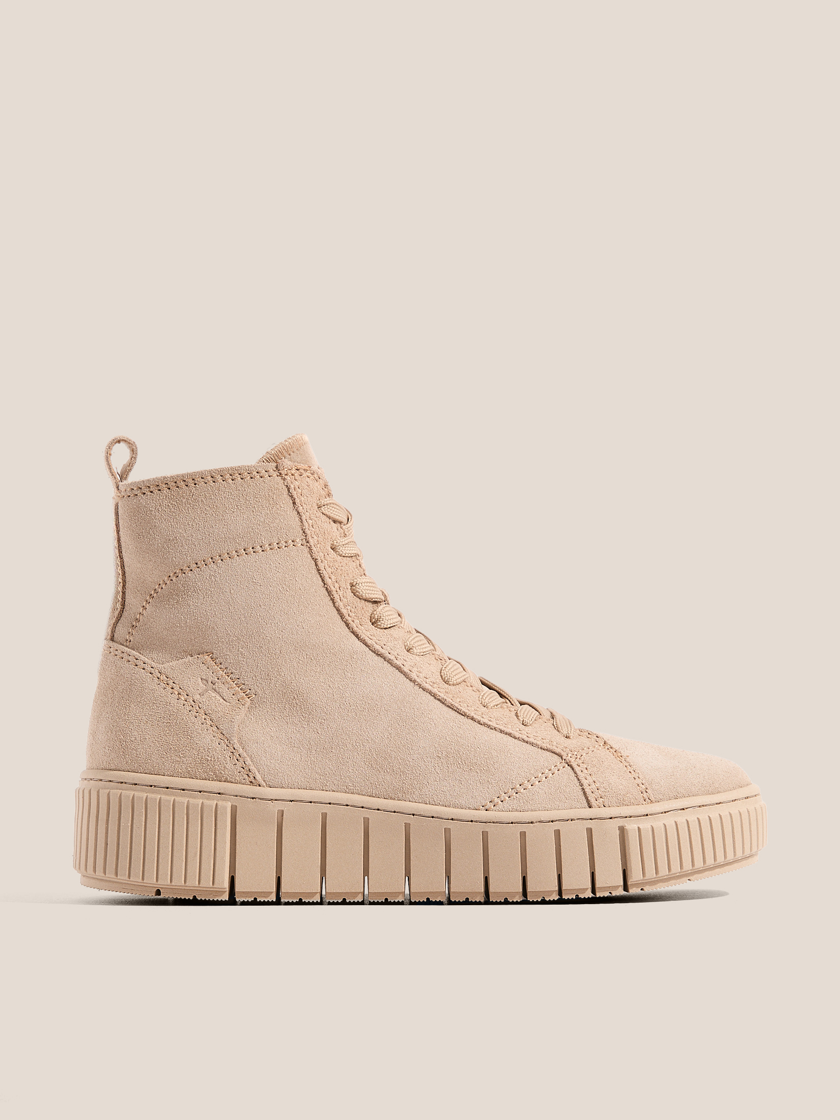 9120 р. 16000 р. Женские высокие кеды TAMARIS JARMA