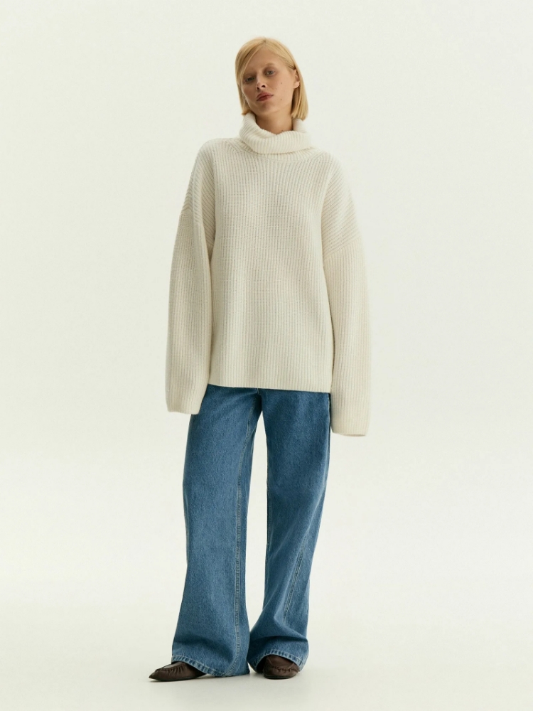 Свитер с высоким воротником из смесовой шерсти ,
70% шерсть, 30% нейлон ,