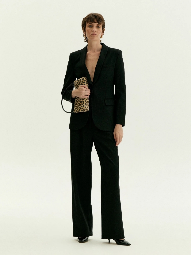 Брюки прямого кроя с защипами ,
69% полиэстер, 29% вискоза, 2% эластан ,