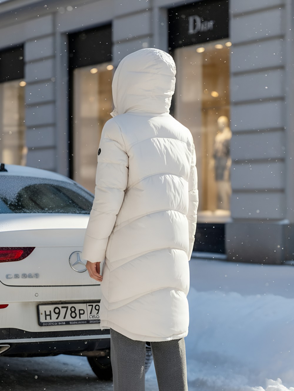 Пальто зимнее утепленное с капюшоном женское бежевого цвета 7747B