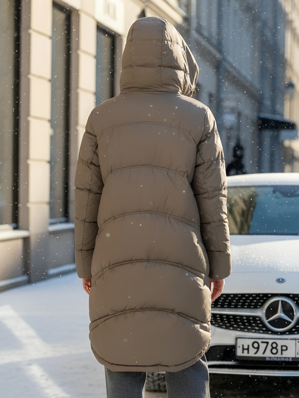 Пальто зимнее утепленное с капюшоном женское коричневого цвета 7747K