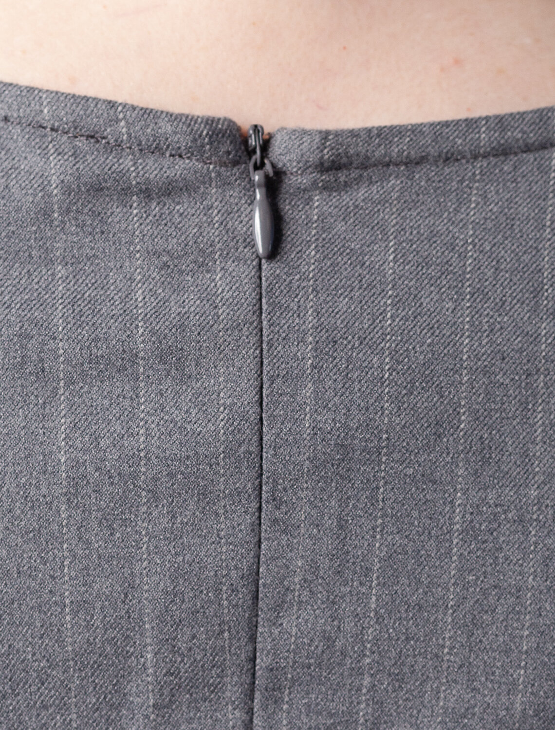 ст. цена3990руб.! VILATTE Платье D22.222серый