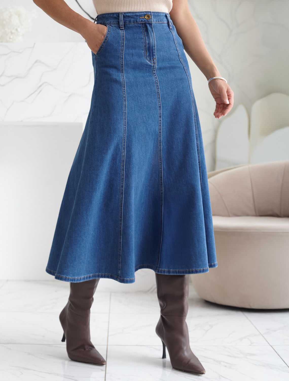 Джинсовая юбка миди А силуэта с декоративными швами из эластичного денима