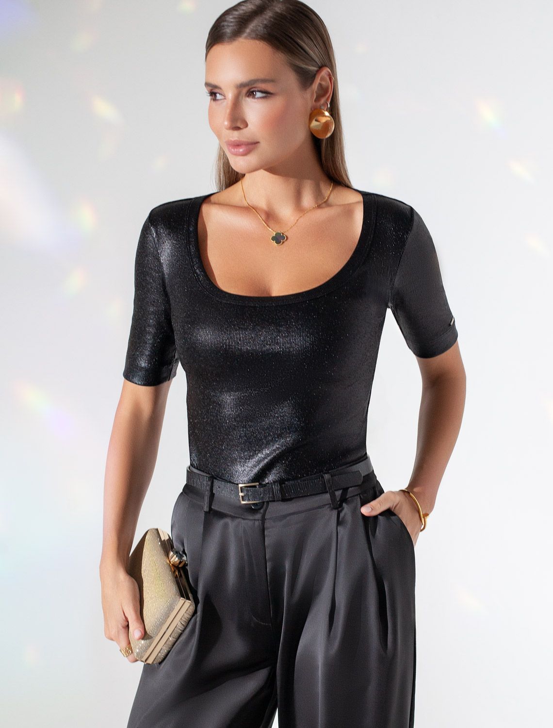 Футболка облегающая из хлопка в рубчик с U вырезом и матовым покрытием металлик