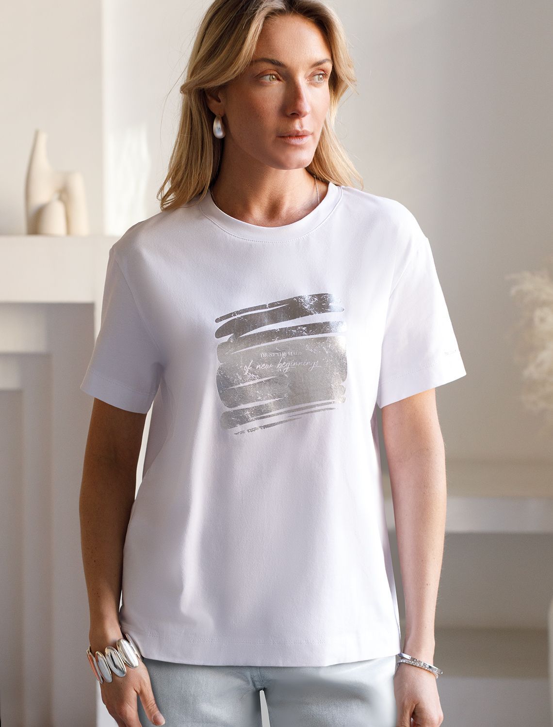 Нарядная футболка с принтом фольгой из премиального хлопка с эластаном