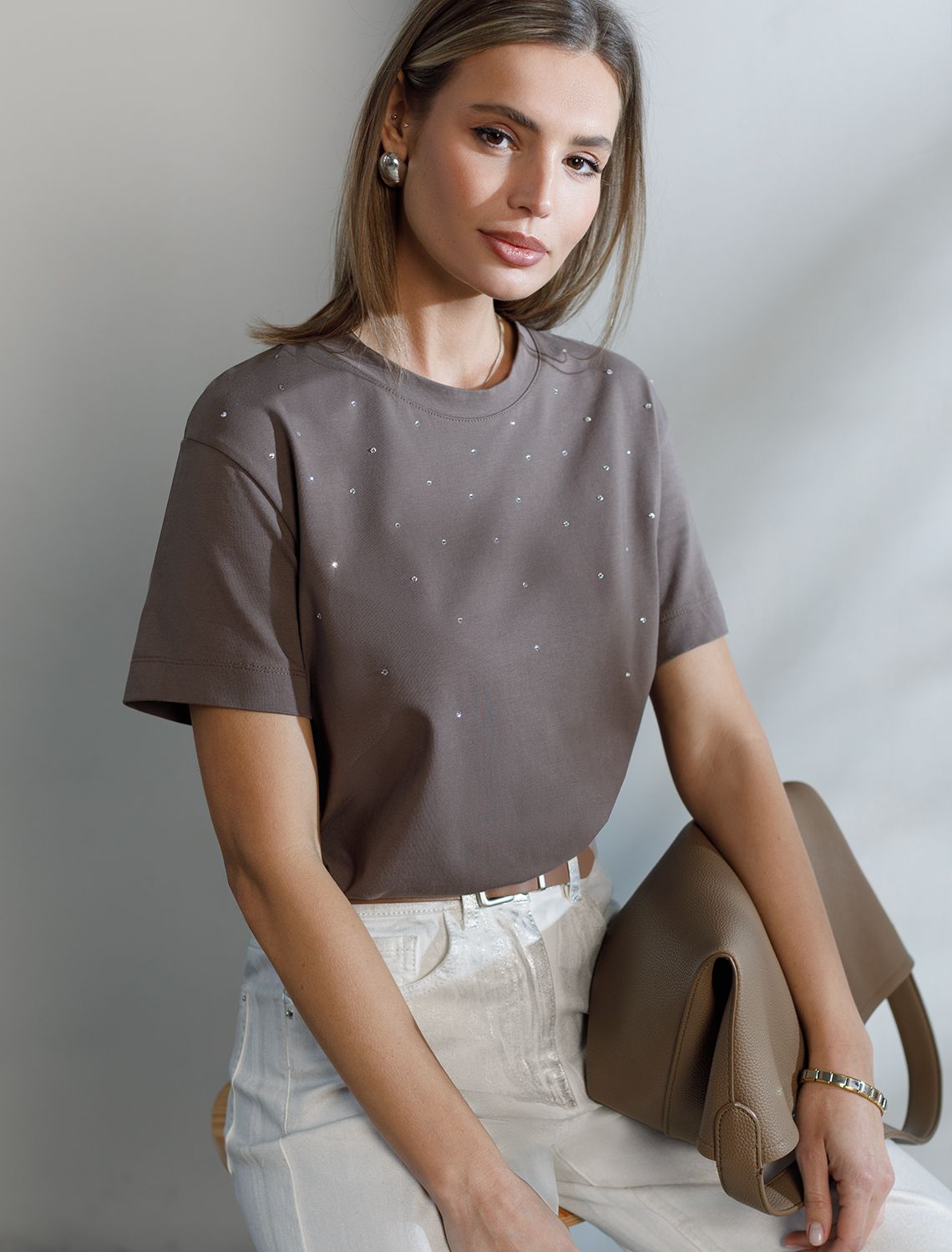 Нарядная футболка с принтом стразами из премиального хлопка с эластаном