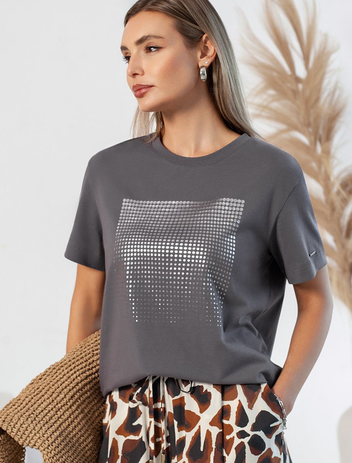 Нарядная футболка с принтом фольгой из премиального хлопка с эластаном