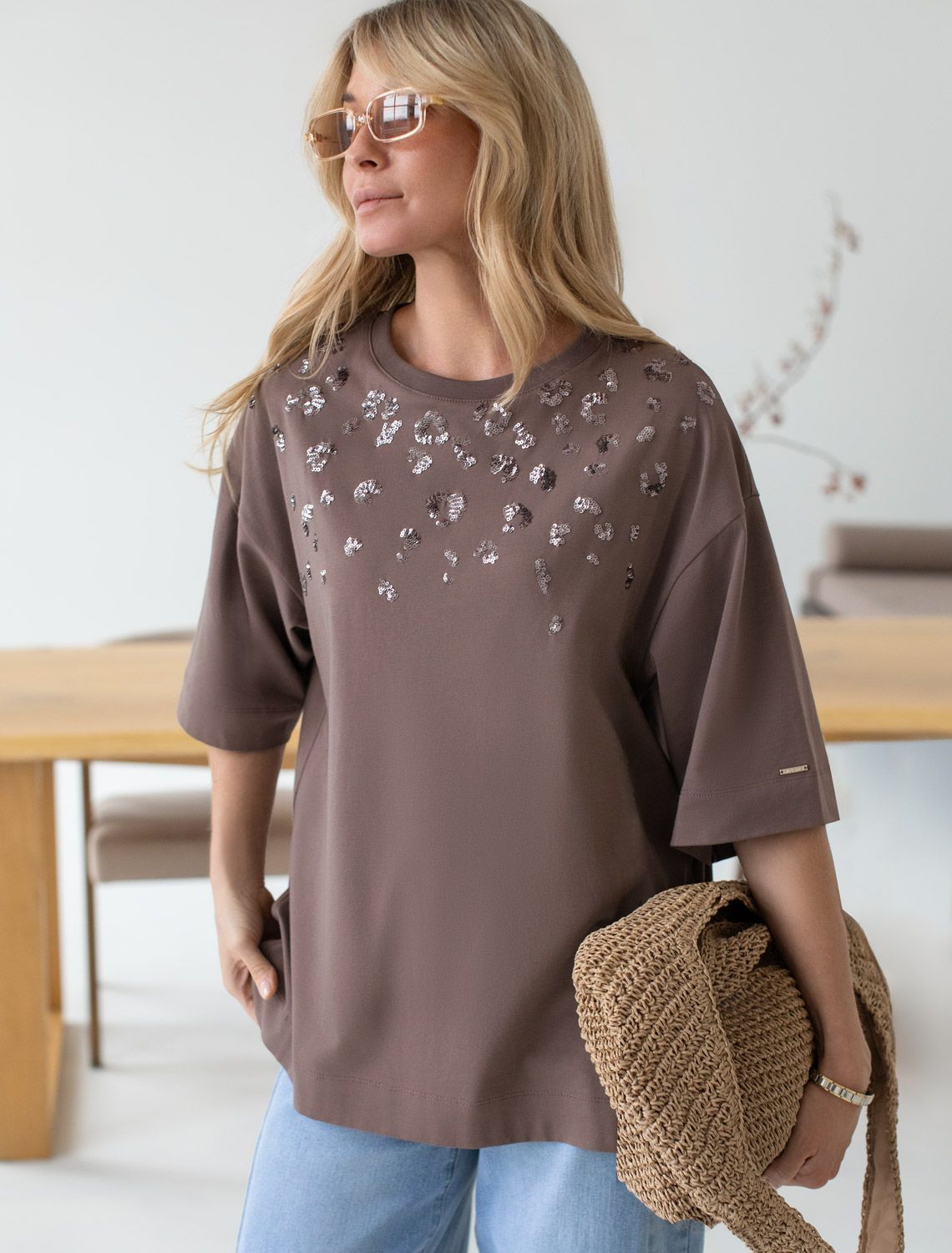 Футболка оверсайз с принтом пайетками из премиального хлопка с эластаном