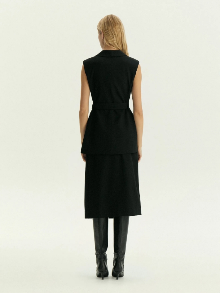 Жилет с поясом ,
69% полиэстер, 29% вискоза, 2% эластан ,