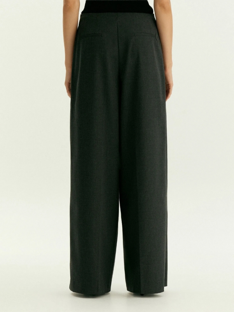 Брюки широкого кроя ,
69% полиэстер, 29% вискоза, 2% эластан ,