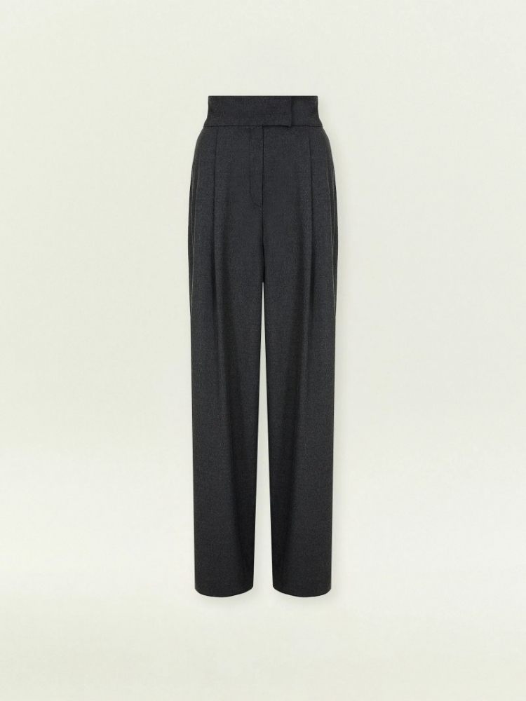 Брюки широкого кроя с защипами ,
64% полиэстер, 34% вискоза, 2% эластан ,