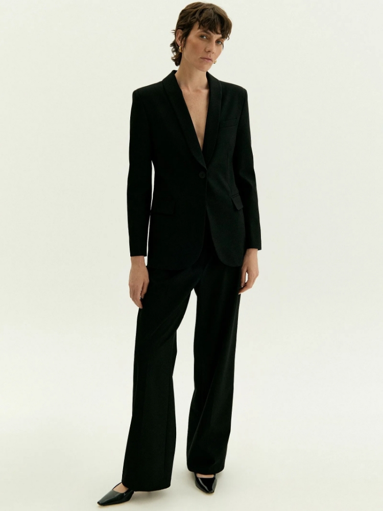 Брюки прямого кроя с защипами ,
69% полиэстер, 29% вискоза, 2% эластан ,