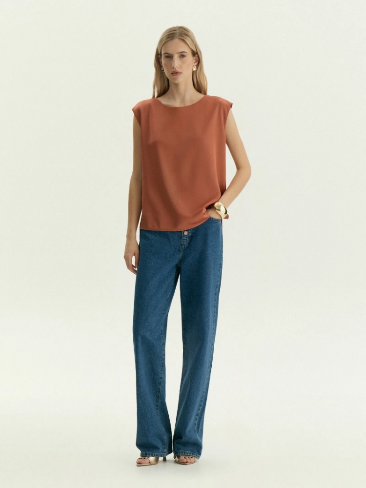 Блузка без рукавов ,
90% полиэстер, 10% вискоза ,