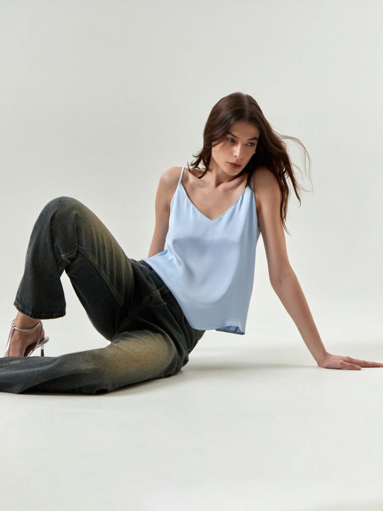 Топ на бретелях ,
100% вискоза ,