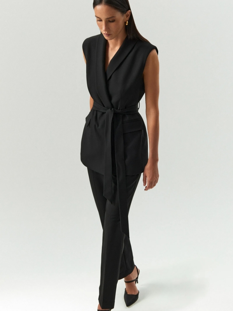 Брюки зауженного кроя ,
69% полиэстер, 29% вискоза, 2% эластан ,