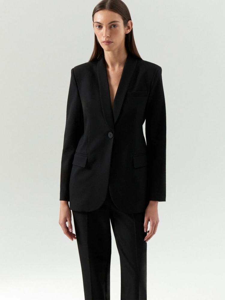 Однобортный жакет приталенного кроя ,
69% полиэстер, 29% вискоза, 2% эластан ,