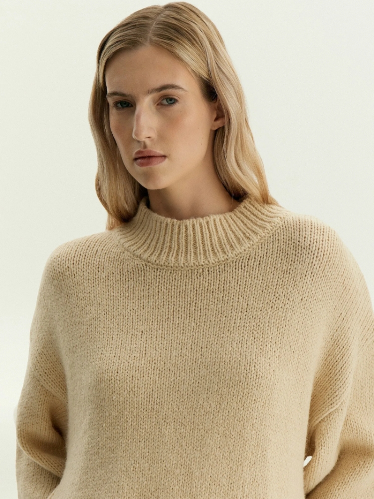 Джемпер с бахромой ,
77% акрил, 9% нейлон, 8% шерсть, 6% polyester ,