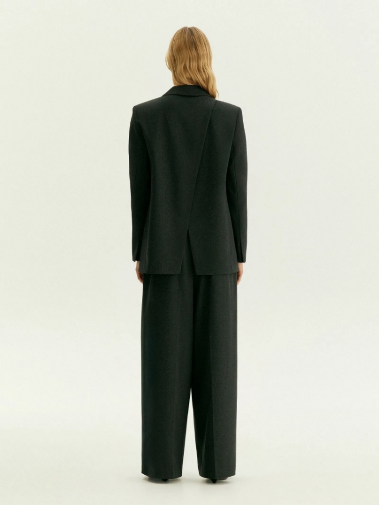 Однобортный жакет с разрезом на спине ,
69% полиэстер, 29% вискоза, 2% эластан ,