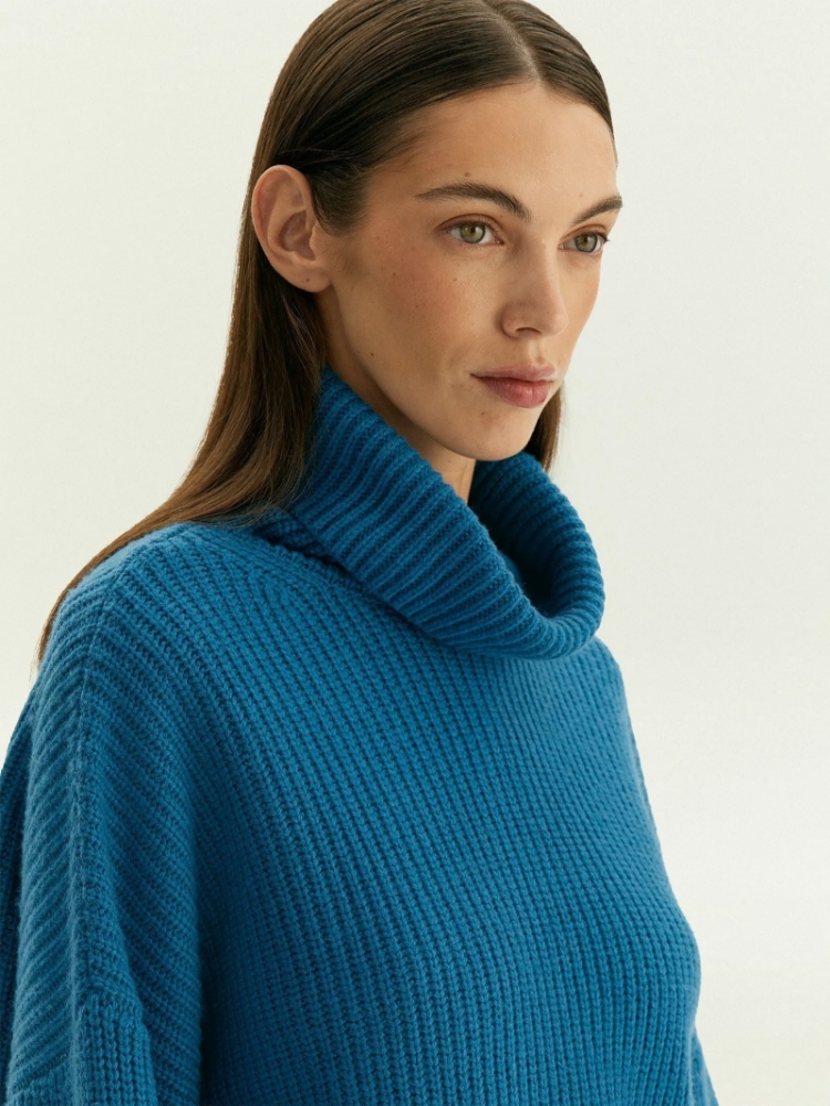 Свитер с высоким воротником из смесовой шерсти ,
70% шерсть, 30% нейлон ,