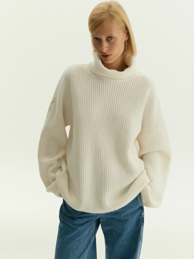 Свитер с высоким воротником из смесовой шерсти ,
70% шерсть, 30% нейлон ,