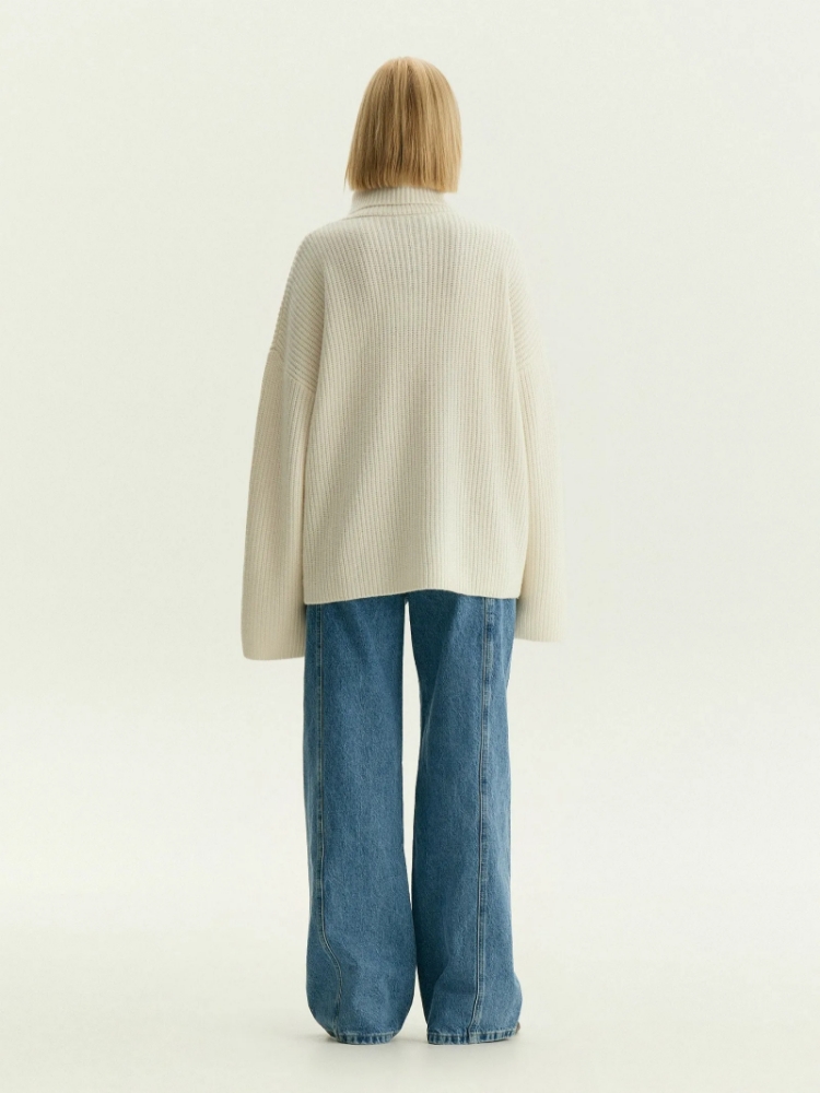 Свитер с высоким воротником из смесовой шерсти ,
70% шерсть, 30% нейлон ,