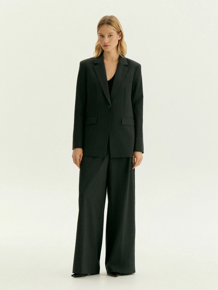 Однобортный жакет с разрезом на спине ,
69% полиэстер, 29% вискоза, 2% эластан ,